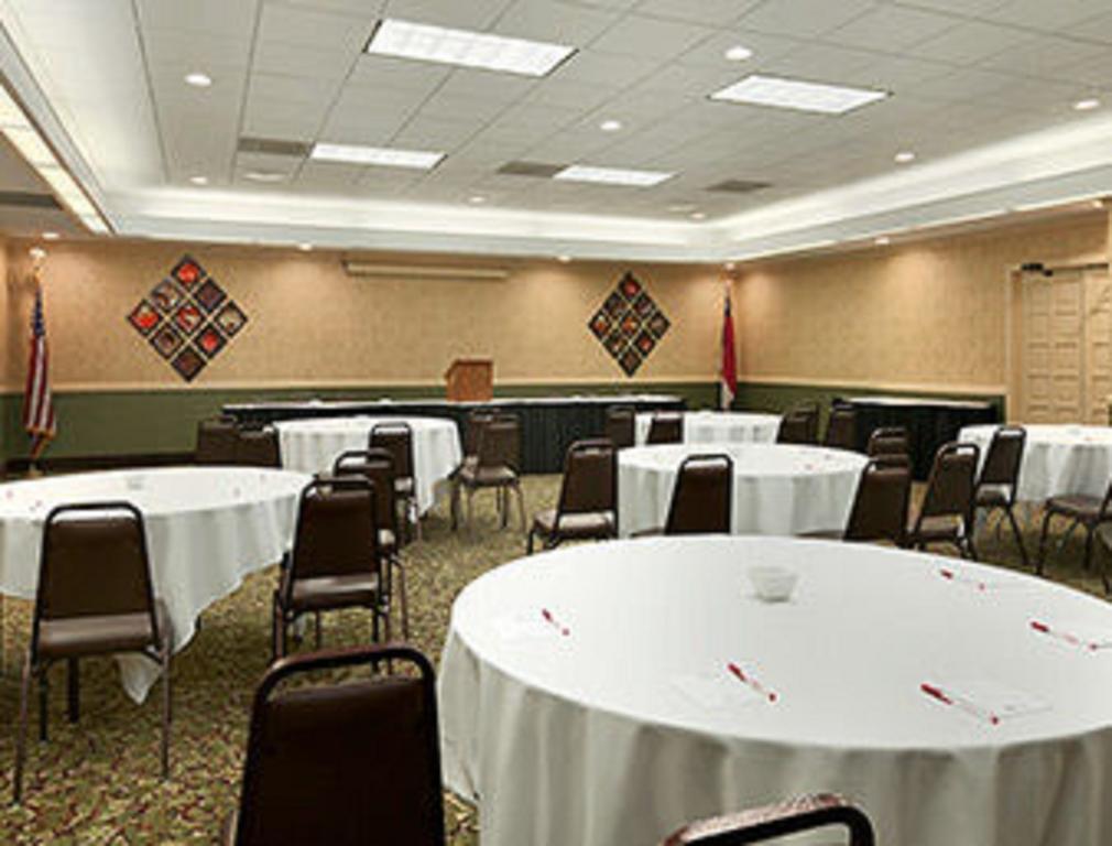 Ramada Burlington Hotel And Conference Center Zewnętrze zdjęcie