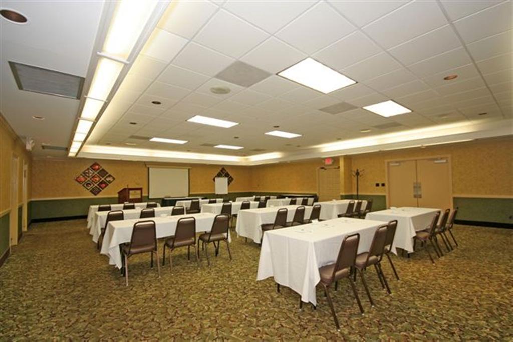 Ramada Burlington Hotel And Conference Center Zewnętrze zdjęcie