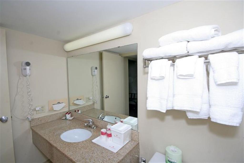 Ramada Burlington Hotel And Conference Center Pokój zdjęcie