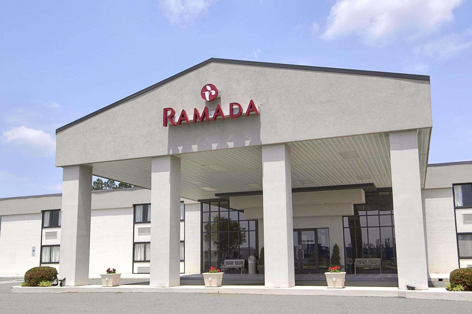 Ramada Burlington Hotel And Conference Center Zewnętrze zdjęcie
